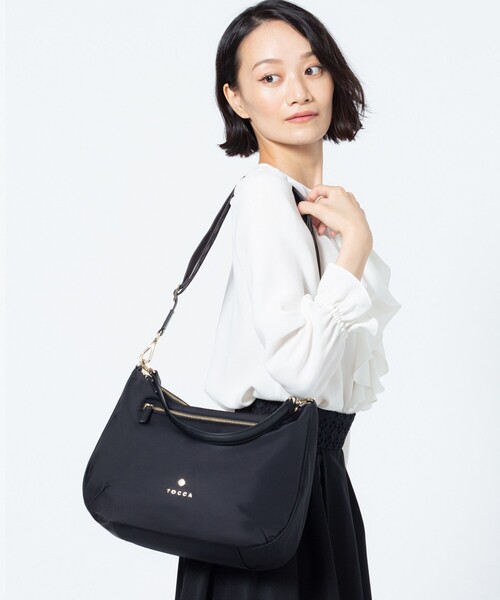 TOCCA(トッカ)の「CUSHION SILHOUETTE NYLON BAG マルチWAY バッグ(ショルダーバッグ・レディース・ネイビー系/ブラック系/ベージュ系/ライトグレー系・F)」の6枚目の写真