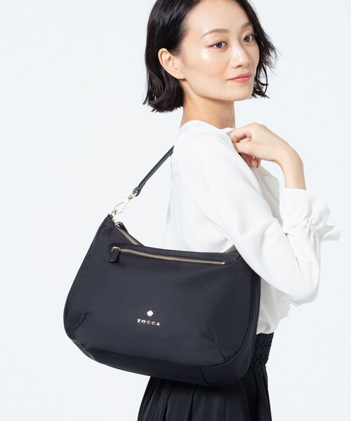 TOCCA(トッカ)の「CUSHION SILHOUETTE NYLON BAG マルチWAY バッグ(ショルダーバッグ・レディース・ネイビー系/ブラック系/ベージュ系/ライトグレー系・F)」の7枚目の写真