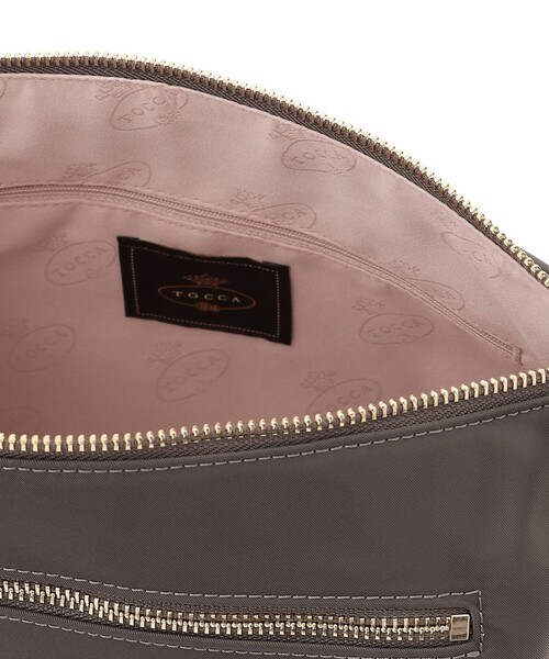 TOCCA(トッカ)の「CUSHION SILHOUETTE NYLON BAG マルチWAY バッグ(ショルダーバッグ・レディース・ネイビー系/ブラック系/ベージュ系/ライトグレー系・F)」の15枚目の写真