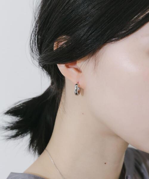 SMELLY(スメリー)の「ステンレスフープピアス(ピアス(両耳用)・レディース・ゴールド/シルバー・-)」の1枚目の写真