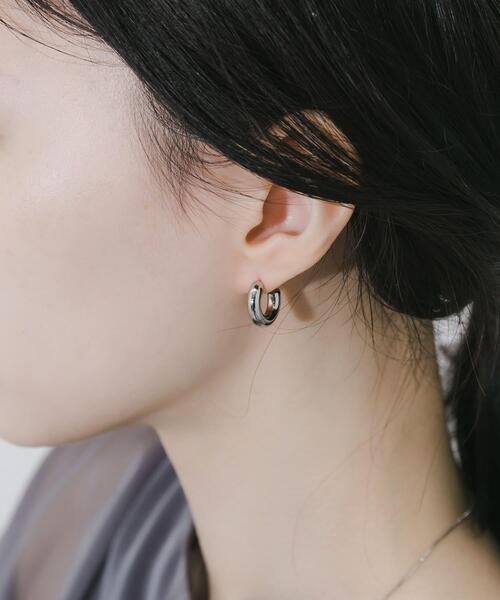 SMELLY(スメリー)の「ステンレスフープピアス(ピアス(両耳用)・レディース・ゴールド/シルバー・-)」の4枚目の写真