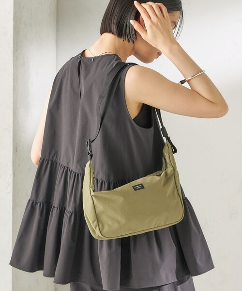 STANDARD SUPPLY（スタンダードサプライ）の「【SHIPS別注】STANDARD SUPPLY: トライアングル ショルダー（ショルダーバッグ・レディース・ブラック/ライトオリーブ/ブラウン・ONE SIZE）」の3枚目の写真
