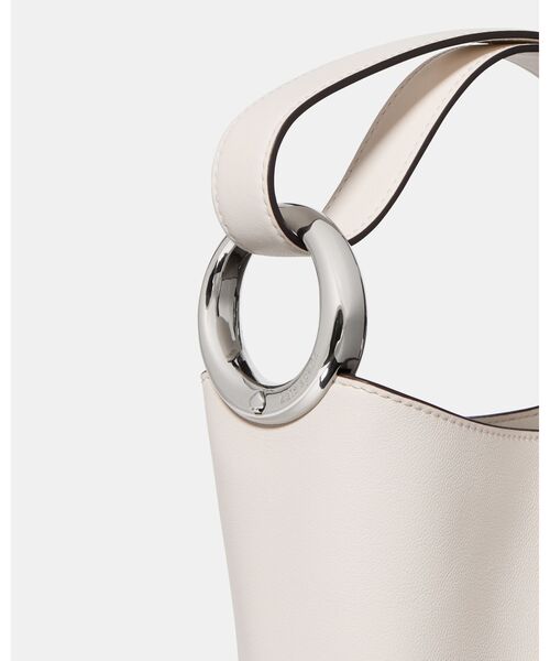kate spade new york（ケイトスペード ニューヨーク）の「ヘイロー ファイン グレインレザー ミニ バケット（ショルダーバッグ・レディース・ベージュ・ONESIZE）」の7枚目の写真