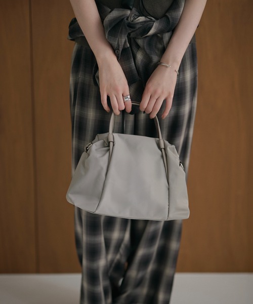 LAULEN（ローレン）の「nylon combi switching boston handbag /ナイロンコンビ切替ボストンハンドバッグ（ボストンバッグ・レディース・ブラック/ライトグレー・FREE）」の16枚目の写真