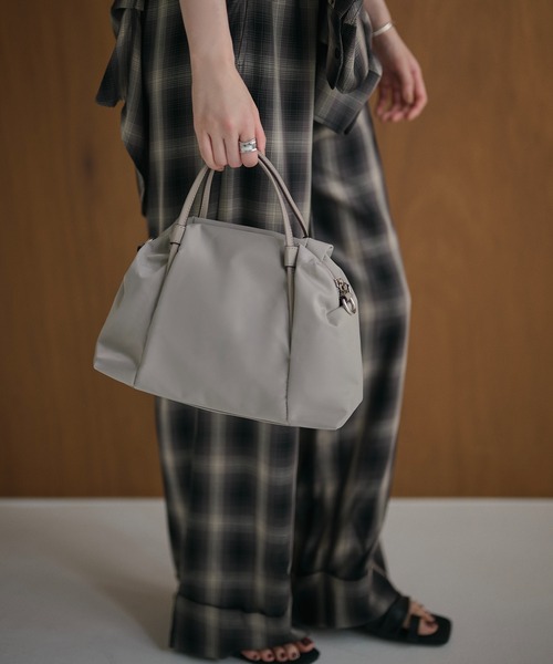 LAULEN（ローレン）の「nylon combi switching boston handbag /ナイロンコンビ切替ボストンハンドバッグ（ボストンバッグ・レディース・ブラック/ライトグレー・FREE）」の20枚目の写真