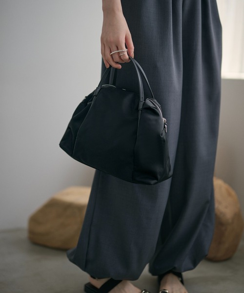 LAULEN（ローレン）の「nylon combi switching boston handbag /ナイロンコンビ切替ボストンハンドバッグ（ボストンバッグ・レディース・ブラック/ライトグレー・FREE）」の8枚目の写真