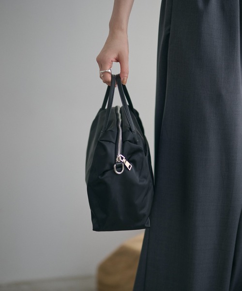 LAULEN（ローレン）の「nylon combi switching boston handbag /ナイロンコンビ切替ボストンハンドバッグ（ボストンバッグ・レディース・ブラック/ライトグレー・FREE）」の9枚目の写真