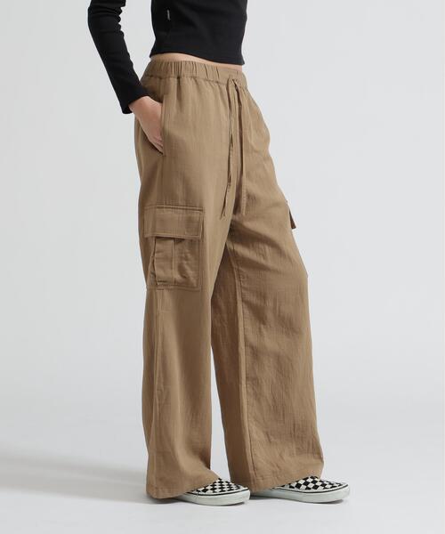 AVIREX(アヴィレックス)の「《直営店限定》DOUBLE GAUZE CARGO PANTS(カーゴパンツ・レディース・カーキ/ブラック・M/S)」の2枚目の写真
