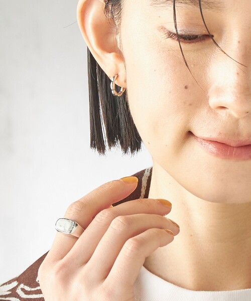 SHIPS（シップス）の「ニュアンス ステンレス フープ ピアス（ピアス（両耳用）・レディース・シルバー/ゴールド・ONE SIZE）」の11枚目の写真