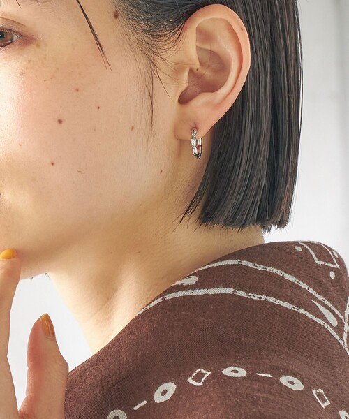 SHIPS（シップス）の「ニュアンス ステンレス フープ ピアス（ピアス（両耳用）・レディース・シルバー/ゴールド・ONE SIZE）」の10枚目の写真