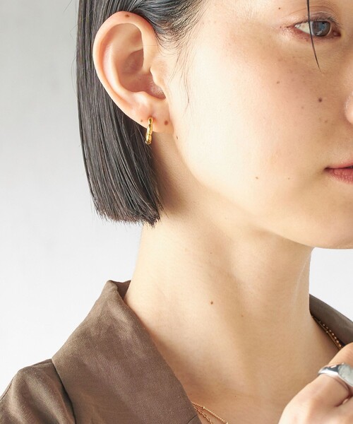 SHIPS（シップス）の「ニュアンス ステンレス フープ ピアス（ピアス（両耳用）・レディース・シルバー/ゴールド・ONE SIZE）」の7枚目の写真