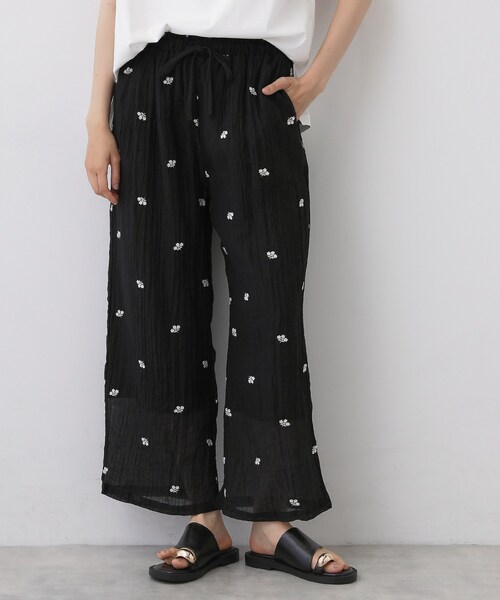 Dessin(デッサン)の「小花刺繍 シアー楊柳パンツ(その他パンツ・レディース・ホワイト系その他/ブラック系・02/01/03)」の2枚目の写真