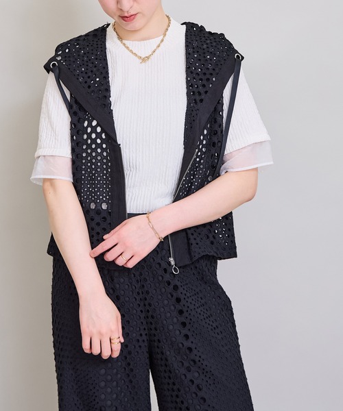 LHELBIE(レルビエ)の「サークルレースフーディジレ(ベスト・レディース・オフホワイト/ブラック・M)」の20枚目の写真