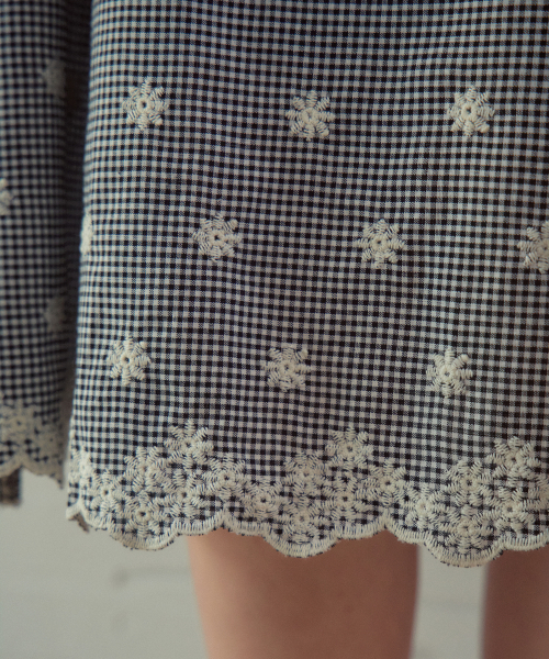 OURNOSTALGIA(アワー ノスタルジア)の「Prairie Flower Check Embroidered Skirt_Black(OB6SK07)(スカート・レディース・ブラック・SMALL/MEDIUM)」の4枚目の写真