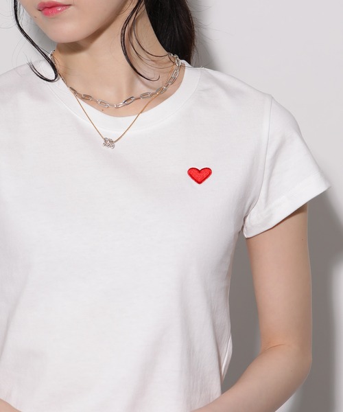 pumpkin port(パンプキンポート)の「ハート刺繍半袖Tシャツ(Tシャツ/カットソー・レディース・ブラック/レッド/ホワイト×ブラック・M)」の1枚目の写真