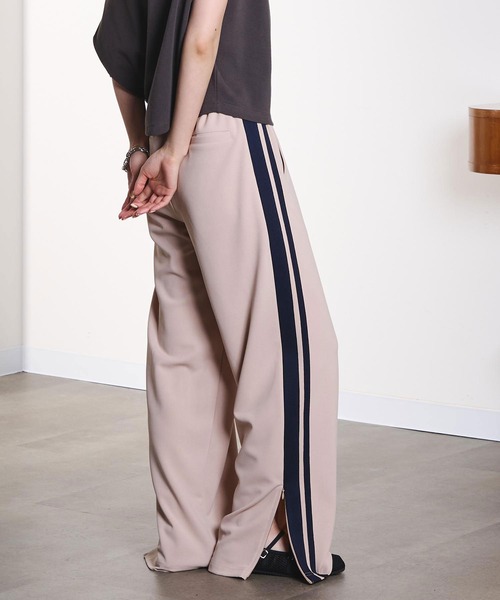 ROSE BUD（ローズバッド）の「SIDE LINE GEORGETTE PANTS（その他パンツ・レディース・ベージュ/バーガンディー・M/S）」の2枚目の写真