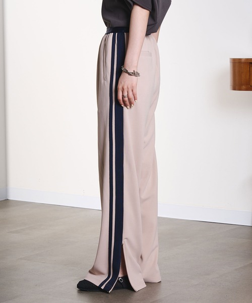ROSE BUD（ローズバッド）の「SIDE LINE GEORGETTE PANTS（その他パンツ・レディース・ベージュ/バーガンディー・M/S）」の4枚目の写真