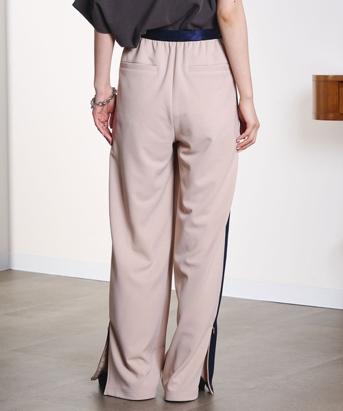 ROSE BUD（ローズバッド）の「SIDE LINE GEORGETTE PANTS（その他パンツ・レディース・ベージュ/バーガンディー・M/S）」の5枚目の写真