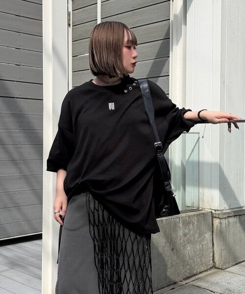 Mavie..7(メヴィセットゥ)の「【Mavie..7】Unisex刺繍アイレットBIGTee(Tシャツ/カットソー・レディース・ブラック/オフホワイト・FREE)」の1枚目の写真