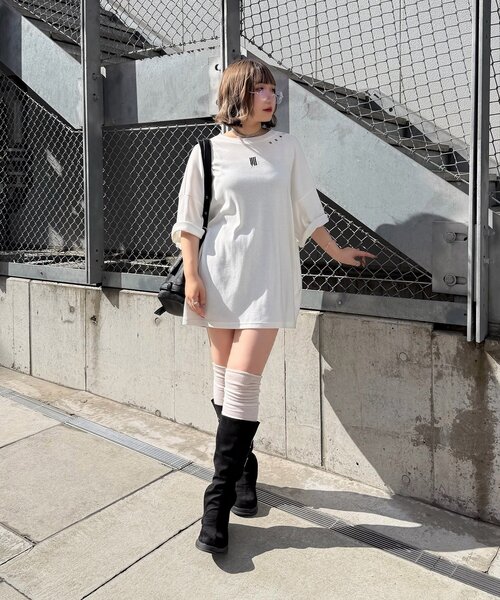 Mavie..7(メヴィセットゥ)の「【Mavie..7】Unisex刺繍アイレットBIGTee(Tシャツ/カットソー・レディース・ブラック/オフホワイト・FREE)」の4枚目の写真