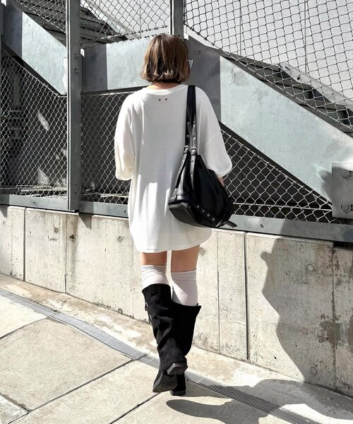 Mavie..7(メヴィセットゥ)の「【Mavie..7】Unisex刺繍アイレットBIGTee(Tシャツ/カットソー・レディース・ブラック/オフホワイト・FREE)」の5枚目の写真