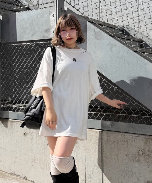 Mavie..7(メヴィセットゥ)の「【Mavie..7】Unisex刺繍アイレットBIGTee(Tシャツ/カットソー・レディース・ブラック/オフホワイト・FREE)」の7枚目の写真