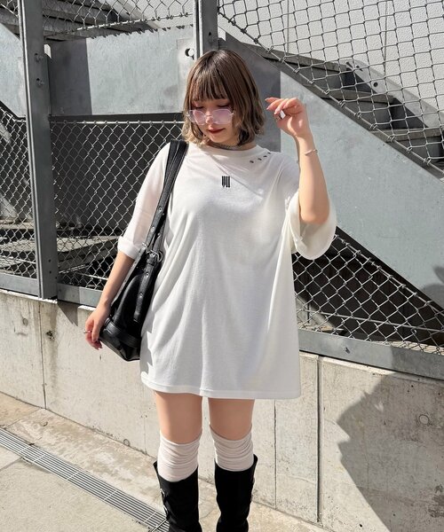 Mavie..7(メヴィセットゥ)の「【Mavie..7】Unisex刺繍アイレットBIGTee(Tシャツ/カットソー・レディース・ブラック/オフホワイト・FREE)」の11枚目の写真