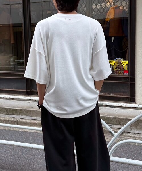 Mavie..7(メヴィセットゥ)の「【Mavie..7】Unisex刺繍アイレットBIGTee(Tシャツ/カットソー・レディース・ブラック/オフホワイト・FREE)」の15枚目の写真