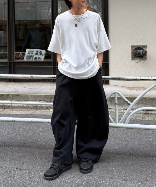 Mavie..7(メヴィセットゥ)の「【Mavie..7】Unisex刺繍アイレットBIGTee(Tシャツ/カットソー・レディース・ブラック/オフホワイト・FREE)」の16枚目の写真