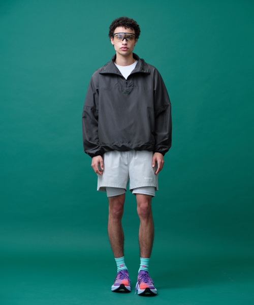MENASOO（ミナス）の「Unisex Easy Move Half Zip_Khaki（ナイロンジャケット・レディース・カーキ・1/2）」の2枚目の写真