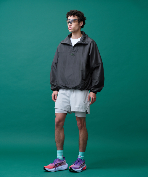 MENASOO（ミナス）の「Unisex Easy Move Half Zip_Khaki（ナイロンジャケット・レディース・カーキ・1/2）」の3枚目の写真