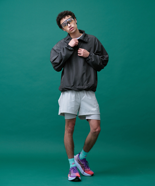 MENASOO（ミナス）の「Unisex Easy Move Half Zip_Khaki（ナイロンジャケット・レディース・カーキ・1/2）」の6枚目の写真