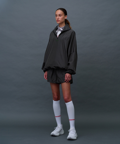 MENASOO（ミナス）の「Unisex Easy Move Half Zip_Khaki（ナイロンジャケット・レディース・カーキ・1/2）」の8枚目の写真