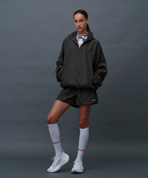 MENASOO（ミナス）の「Unisex Easy Move Half Zip_Khaki（ナイロンジャケット・レディース・カーキ・1/2）」の10枚目の写真