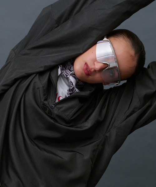 MENASOO（ミナス）の「Unisex Easy Move Half Zip_Khaki（ナイロンジャケット・レディース・カーキ・1/2）」の11枚目の写真