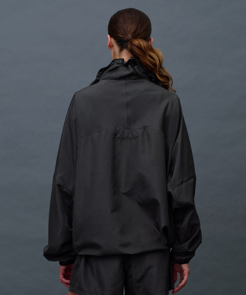 MENASOO（ミナス）の「Unisex Easy Move Half Zip_Khaki（ナイロンジャケット・レディース・カーキ・1/2）」の15枚目の写真