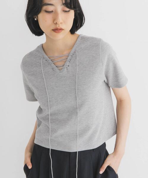 KBF(ケイビーエフ)の「2WAYレースアップトップス(Tシャツ/カットソー・レディース・グレー系その他/アイボリー/ブラック・ONE)」の3枚目の写真