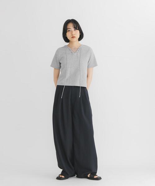 KBF(ケイビーエフ)の「2WAYレースアップトップス(Tシャツ/カットソー・レディース・グレー系その他/アイボリー/ブラック・ONE)」の21枚目の写真