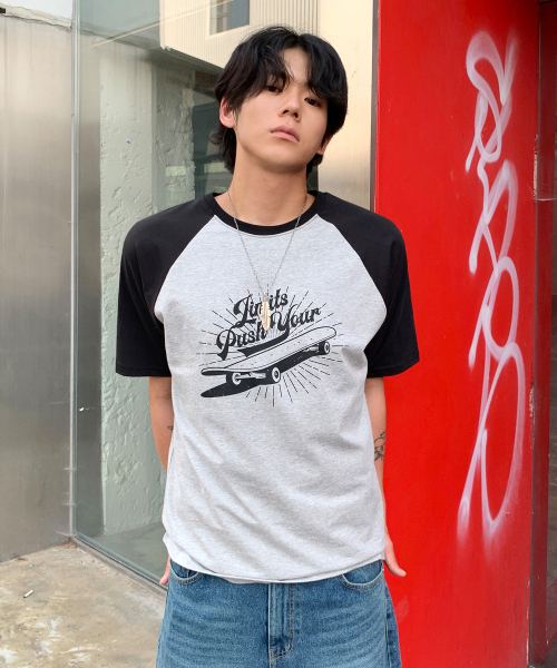 FERNOV(ペルノブ)の「スケートボードグラフィックレグランTシャツグレー(Tシャツ/カットソー・メンズ・その他・1/2/3)」の2枚目の写真