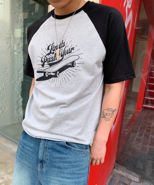 FERNOV(ペルノブ)の「スケートボードグラフィックレグランTシャツグレー(Tシャツ/カットソー・メンズ・その他・1/2/3)」の3枚目の写真