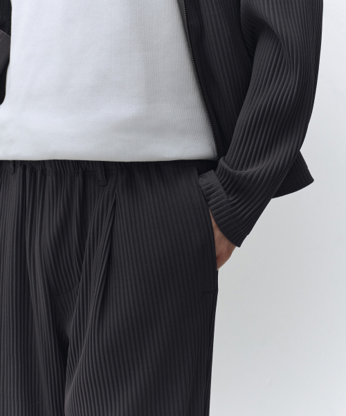 MUSINSA STANDARD（ムシンサスタンダード）の「プリーツワイドバンディングパンツ[グレー]（その他パンツ・メンズ・その他・26/28/30/32/34/36/38/40/42）」の4枚目の写真