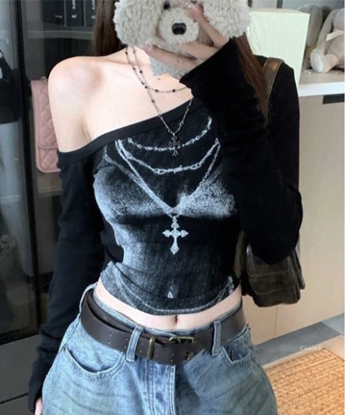 lilful(リルフル)の「【26年秋冬新作】チェーンプリント ワンショルダーロンT(Tシャツ/カットソー・レディース・ホワイト/ブラック・F)」の11枚目の写真