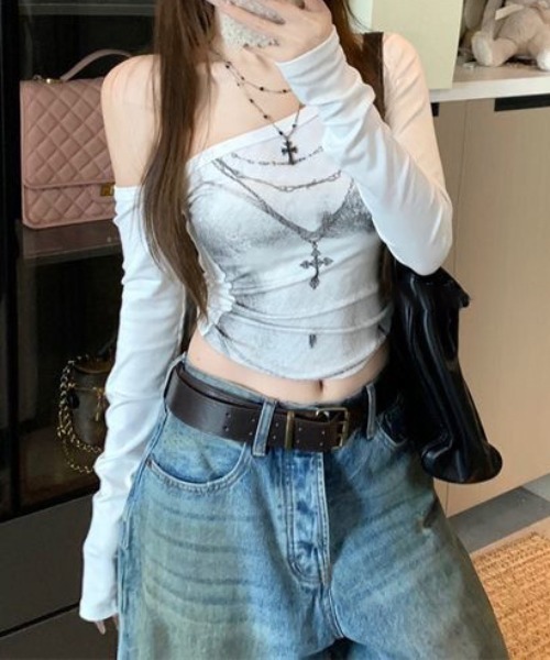 lilful(リルフル)の「【26年秋冬新作】チェーンプリント ワンショルダーロンT(Tシャツ/カットソー・レディース・ホワイト/ブラック・F)」の12枚目の写真