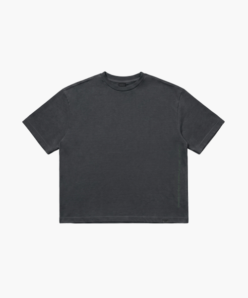 HDEX(エイチデックス)の「エッセンシャルピグメントショートカットスリーブ (チャコール)(Tシャツ/カットソー・メンズ・チャコール・MEDIUM/LARGE/X-LARGE/2XL)」の2枚目の写真