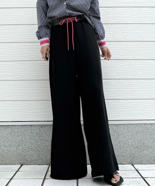 Q（キュー）の「【秋の大本命】ウエストバイカラーギャザーワイドパンツ　2026秋冬　MUSTBUY　定番　万能　美脚パンツ（その他パンツ・レディース・グレイッシュベージュ/ブラック・MEDIUM）」の10枚目の写真