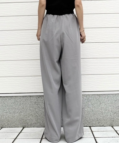 Q（キュー）の「【秋の大本命】ウエストバイカラーギャザーワイドパンツ　2026秋冬　MUSTBUY　定番　万能　美脚パンツ（その他パンツ・レディース・グレイッシュベージュ/ブラック・MEDIUM）」の9枚目の写真