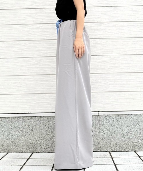 Q（キュー）の「【秋の大本命】ウエストバイカラーギャザーワイドパンツ　2026秋冬　MUSTBUY　定番　万能　美脚パンツ（その他パンツ・レディース・グレイッシュベージュ/ブラック・MEDIUM）」の8枚目の写真