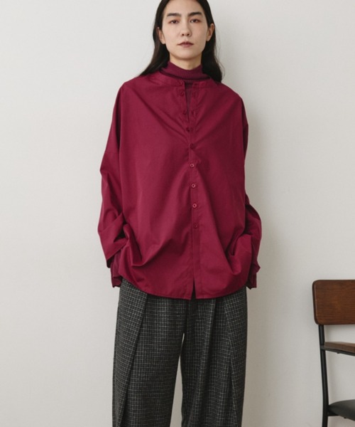 Libra Cue(リブラ キュー)の「ロングスリーブバンドカラーラウンドヘムシャツ(シャツ/ブラウス・レディース・ホワイト/ブラック/その他/ボルドー・FREE)」の1枚目の写真