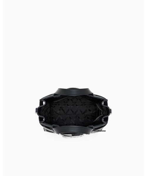 ARMANI EXCHANGE（アルマーニエクスチェンジ）の「【A|X アルマーニ エクスチェンジ】＜オンライン限定＞BOXロゴバックル ミニハンドバッグ（エンボス）（ハンドバッグ・レディース・ブラック・FREE）」の4枚目の写真