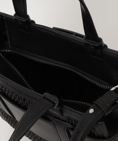 ARMANI EXCHANGE（アルマーニエクスチェンジ）の「【A|X アルマーニ エクスチェンジ】＜オンライン限定＞BOXロゴバックル ミニハンドバッグ（エンボス）（ハンドバッグ・レディース・ブラック・FREE）」の6枚目の写真